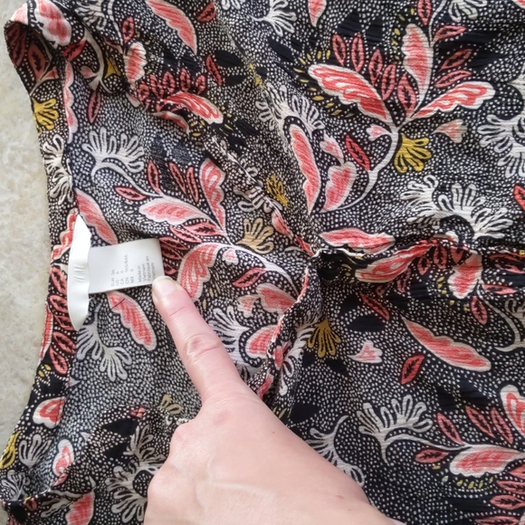 Lightweight Tropical Blouse - Picture 2 of 3
